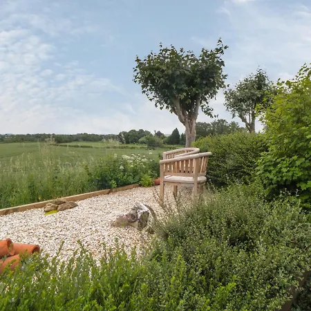 3 Valley View * York