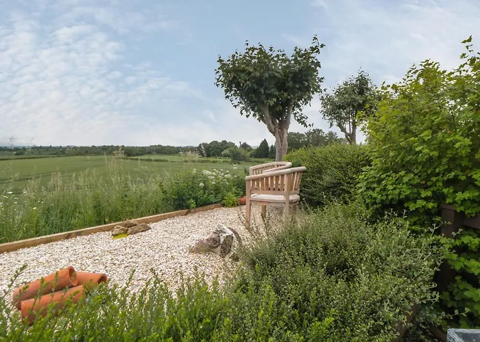 3 Valley View * York